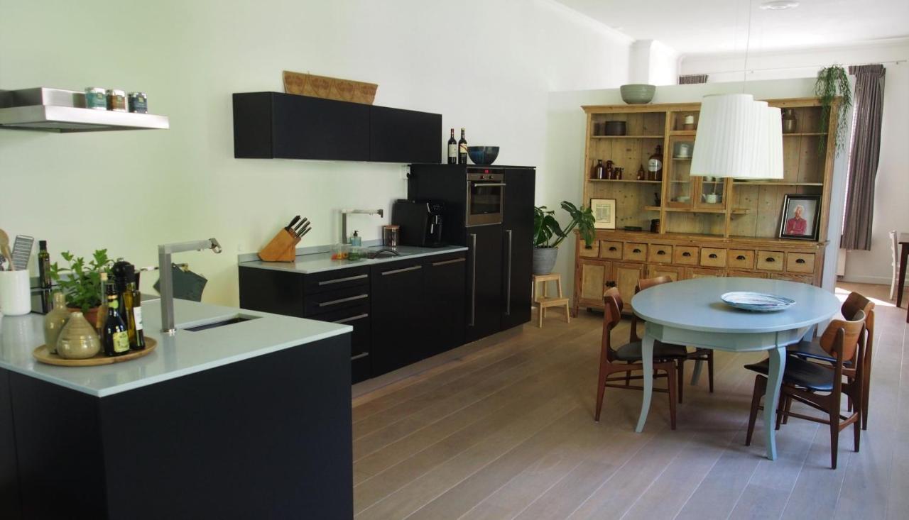 Apartamento De Oude Dokterspraktijk Zuidhorn Exterior foto